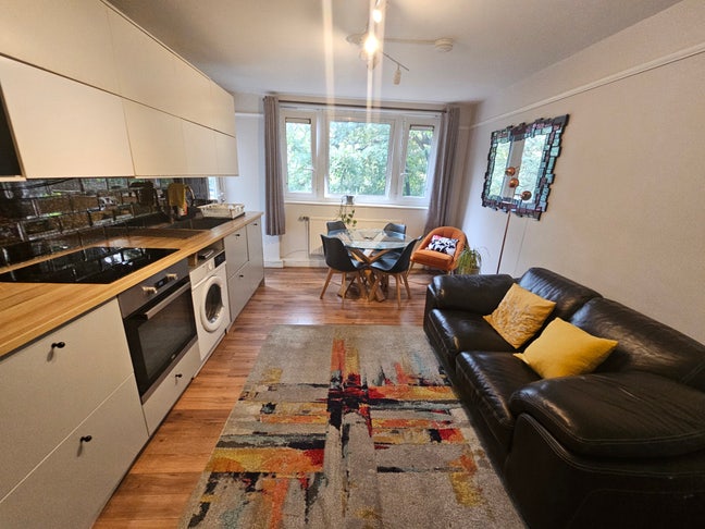 Refurbished 4 Bed Flat with Balcony-Bills Inc-EC1V Main Photo