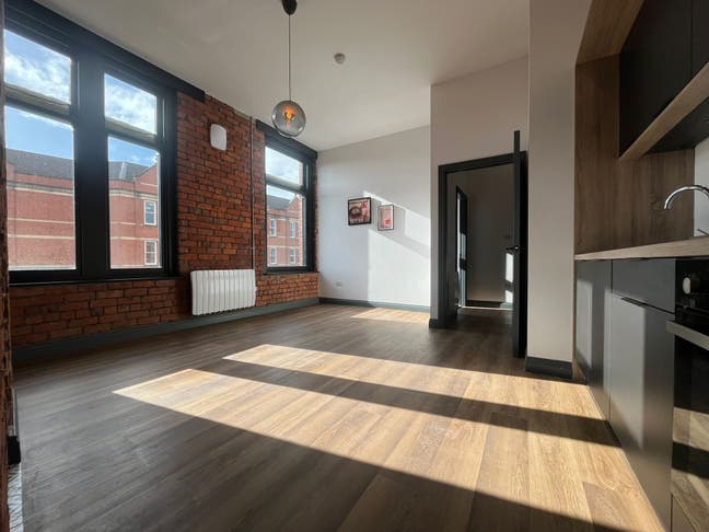 🏡 Gorgeous Apartment in a Historic Building 🧡 Main Photo