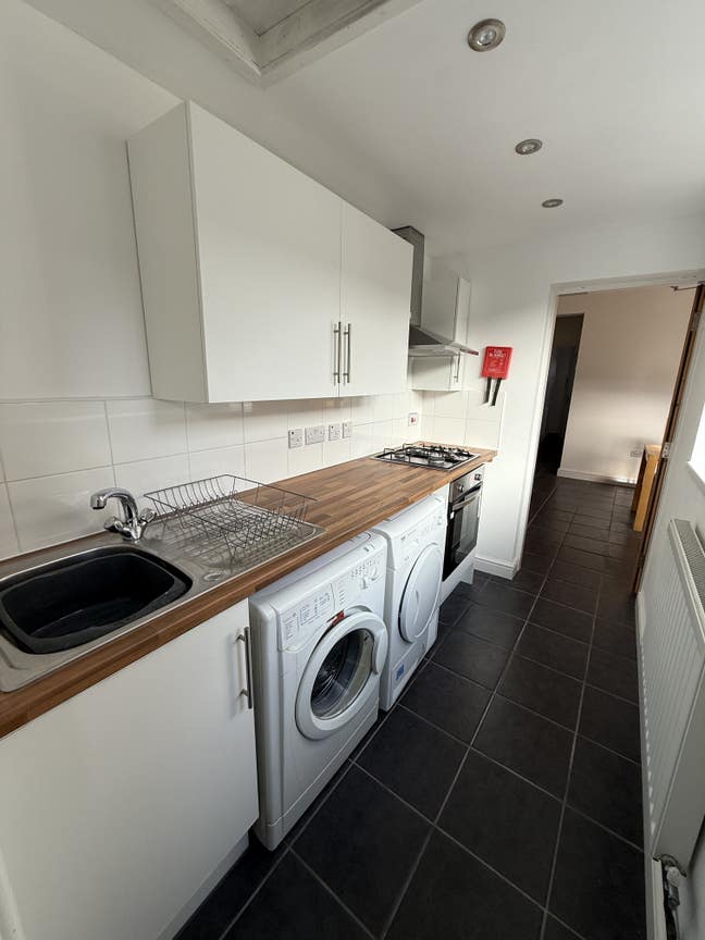 Well presented furnished house Main Photo