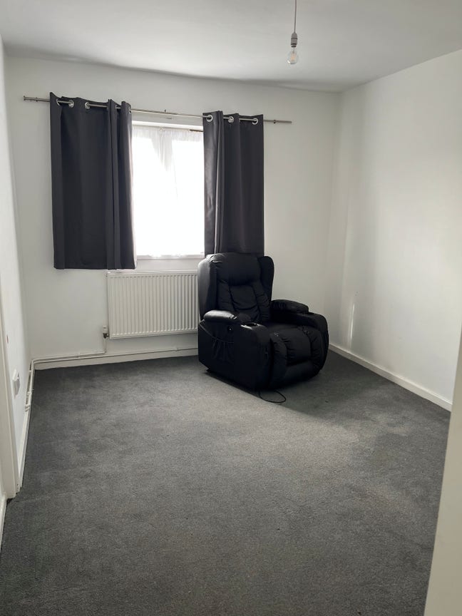 Guardianship:3 Bed Property available in Angel  Main Photo