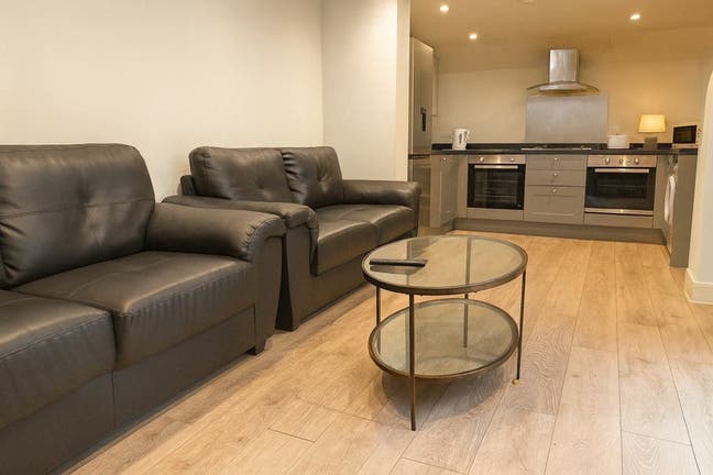 4 En-Suite Rooms Available - 6 Bed house Share Main Photo