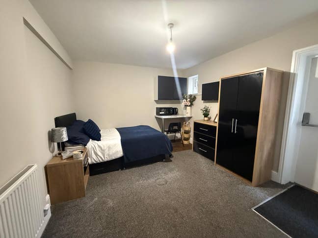 Couples ensuite Room Woodhouse Rd, Mansfield, Main Photo