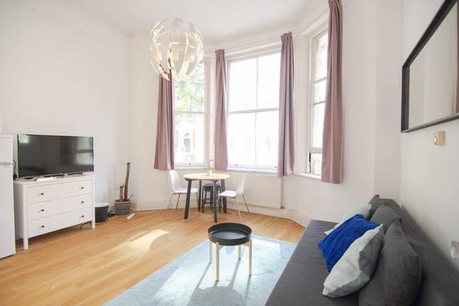 Amazing 1 bed flat at Hammersmith Fulham NOW Main Photo