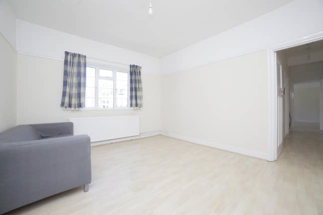 Stunning 2 Bed Flat Available in Blackheath!  Main Photo