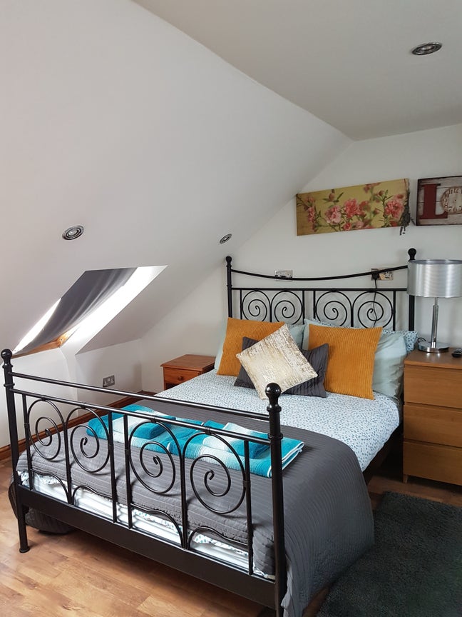 Extra Large Loft Room (Gants Hill Station) Main Photo