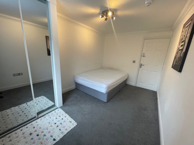 Lovely Double Bedroom - Andover Town Centre Main Photo