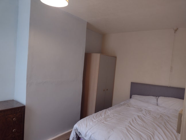 Newly decorated , furnished room, bills included Main Photo