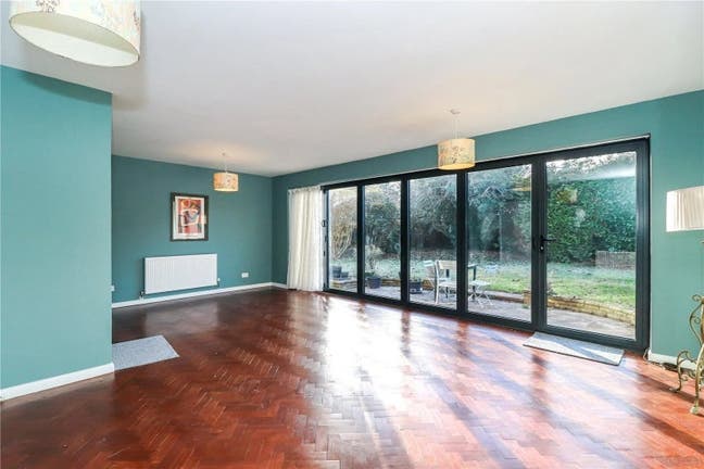 Refurbished 3 bed detached house - WD6 Main Photo