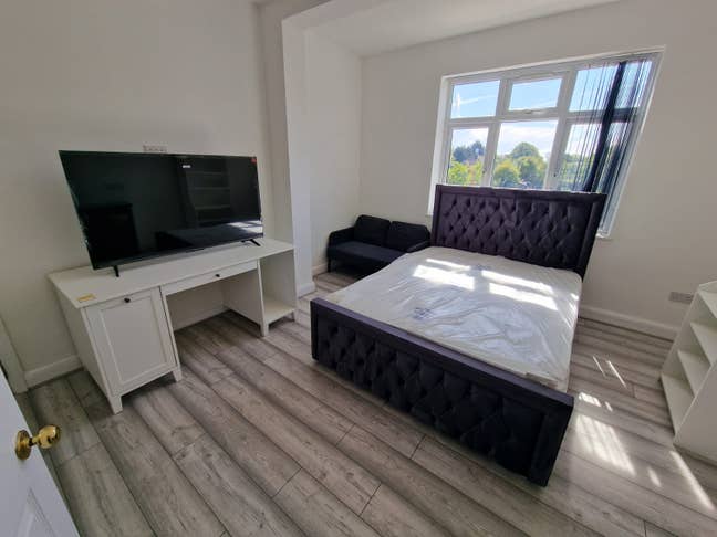 4 En-Suite Rooms are available for rent in UB4 8HP Main Photo