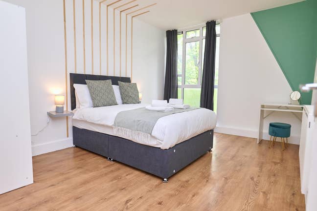 Perfect location in Bayswater Main Photo