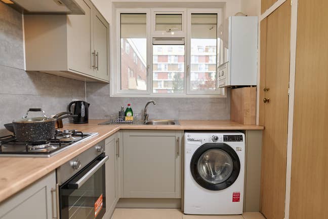 Perfect location in Bayswater Main Photo