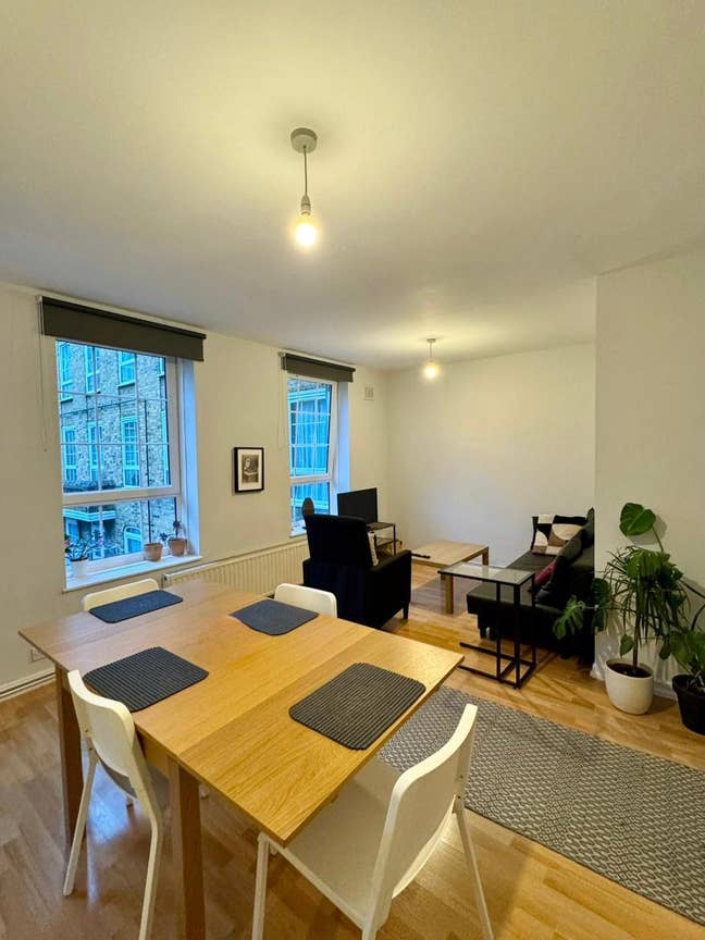 Small double room available in bright 2-bed flat  Main Photo