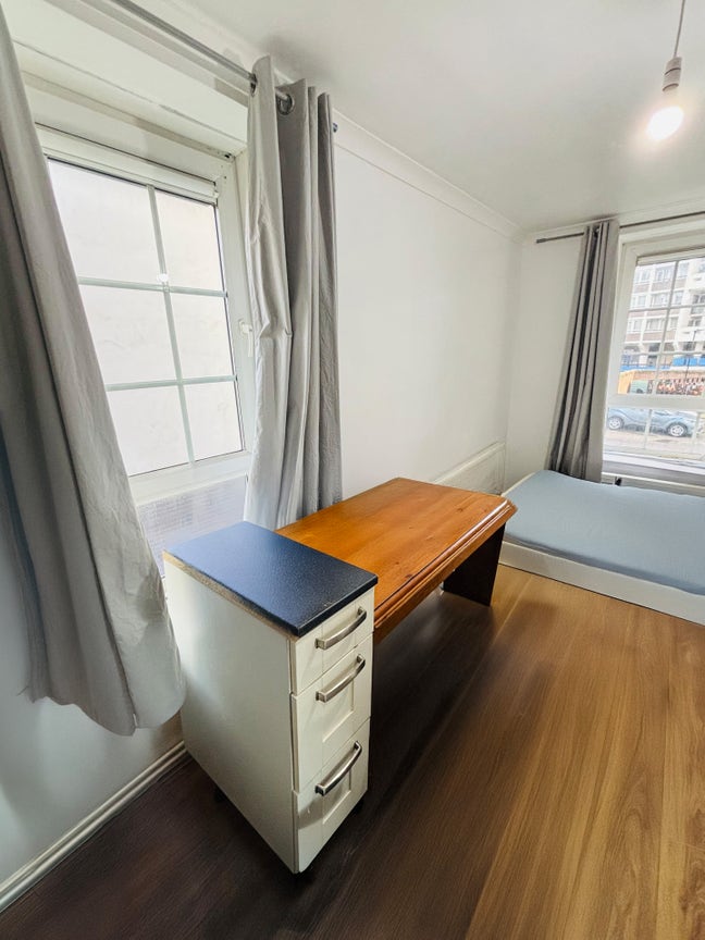 Bright Single Room – 8 Minutes Northern Line Main Photo