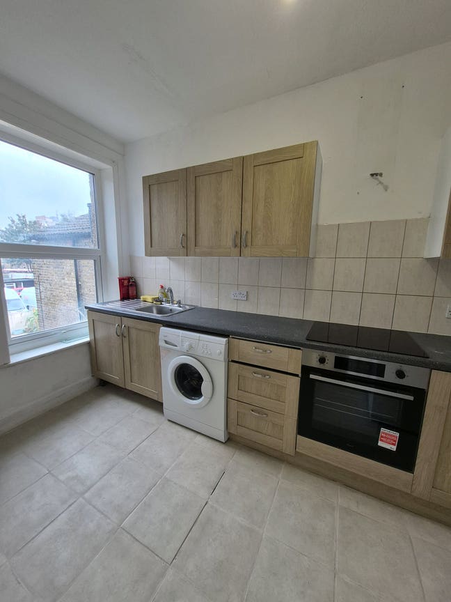 Large One Bedroom Apartment Main Photo