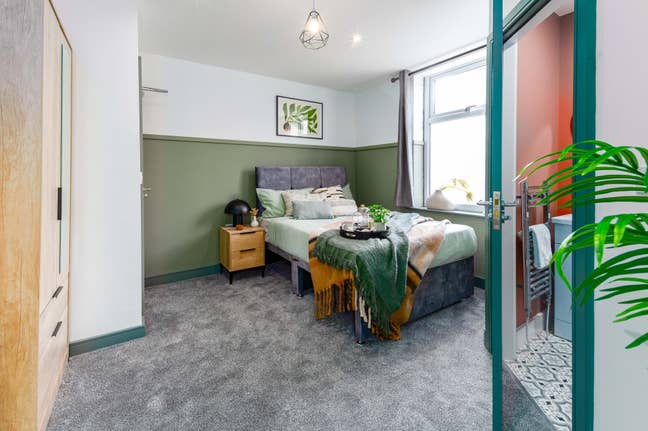 Brand New Ensuites | Manchester |  Bills Inc  Main Photo