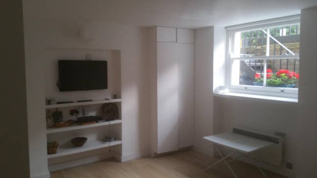 Basement room in WC1X Main Photo