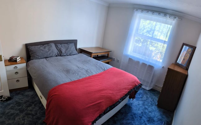 Double room available in a shared flat.  Main Photo