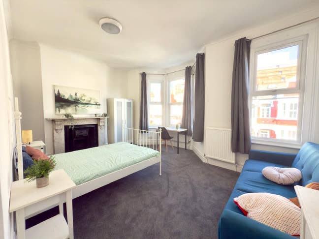 En-suite and doubles available Fulham Broadway Main Photo