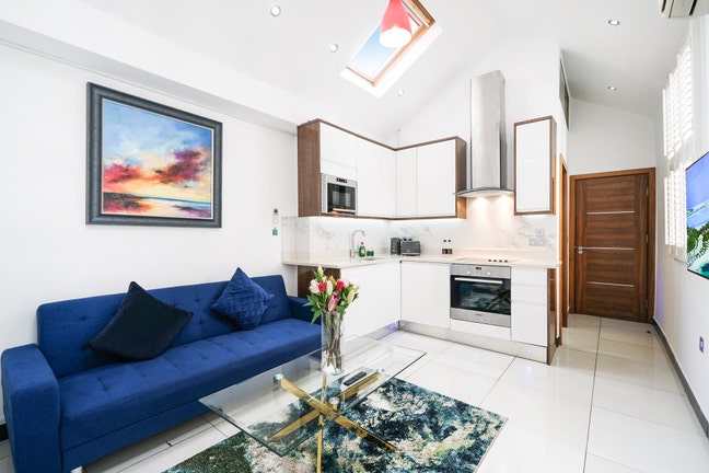 🌟 Spacious 1 bed apartment- minimum 10 months  Main Photo