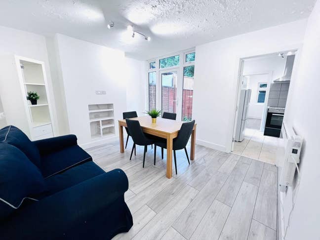 Bright Finished 2 Bedroom Flat in Neasden Main Photo