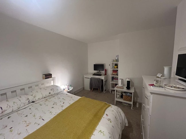 East Putney Room  Main Photo