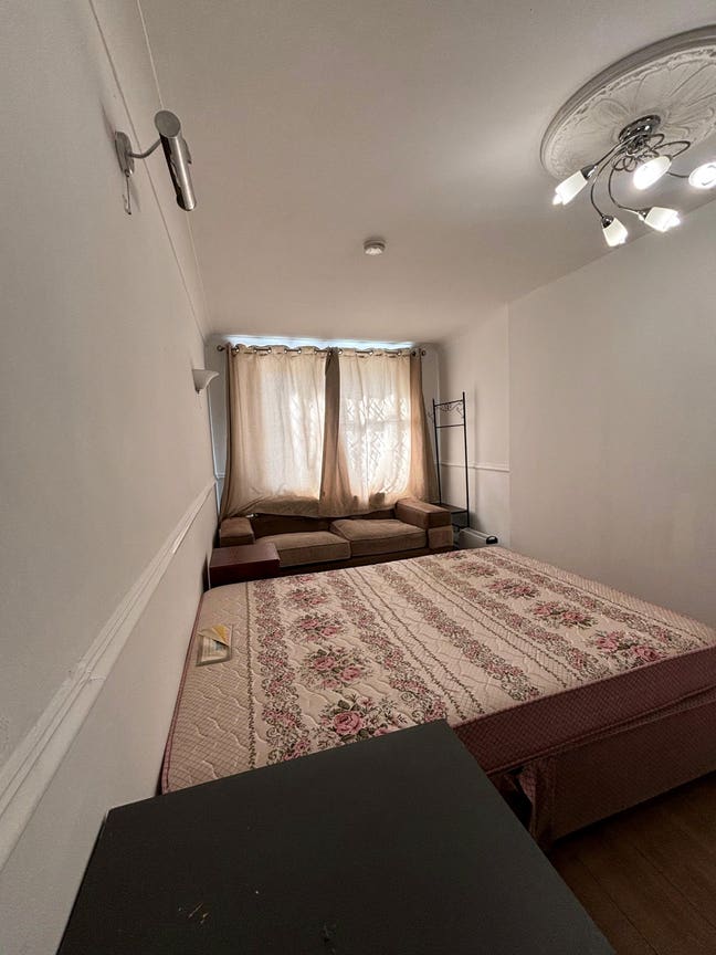 Furnished Rooms for Rent in Spacious Shared House
 Main Photo