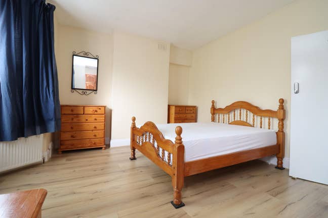 Prime Greenwich Rooms--Reserve Your Spot Now!! Main Photo