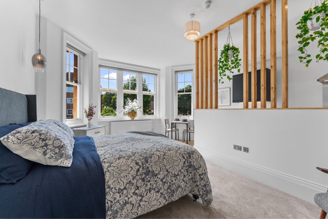 Studio *couples welcome* All bills included  Main Photo