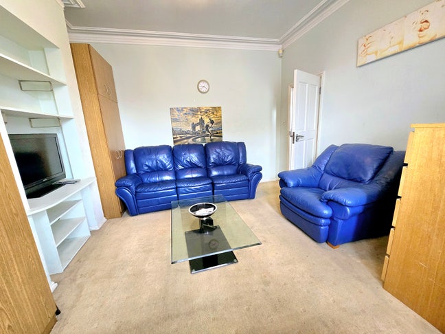 Short Flexi Stay – 4-Bed House West Hendon NW9 Main Photo