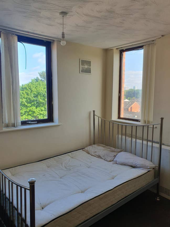  Room 17, 2 Pennington Street, LS6 Main Photo