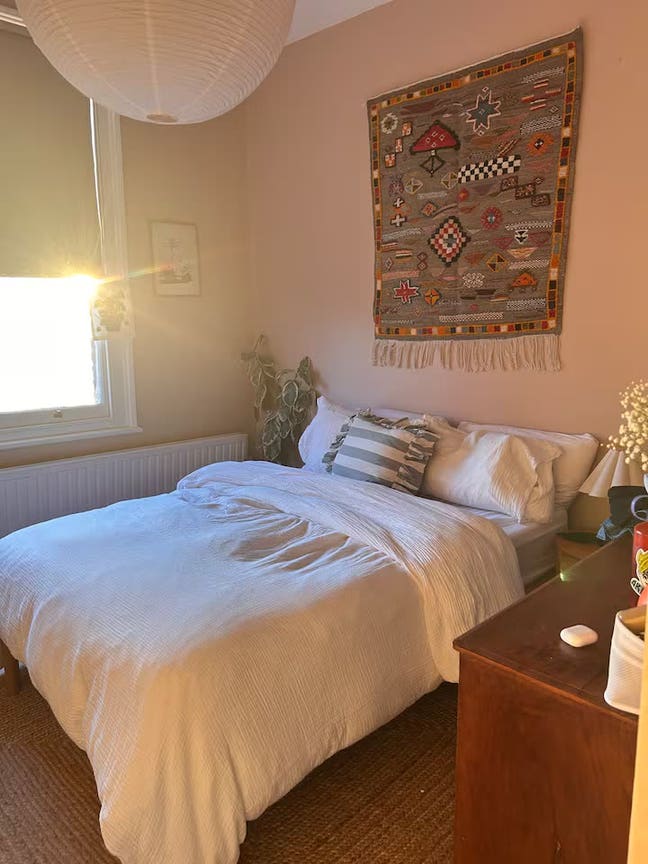Bright 2-Bed Flat on Hackney Downs Park – Jan & Fe Main Photo