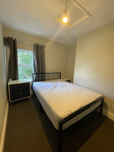 All bills &pound;570 centre of town  Main Photo
