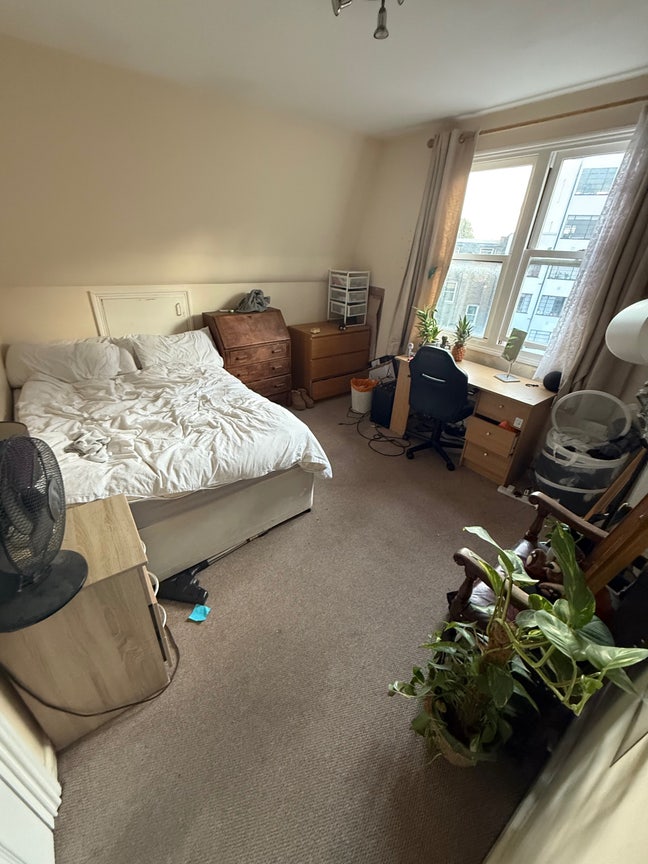 Spacious Double Room in 3 bed flat in Camden Town Main Photo