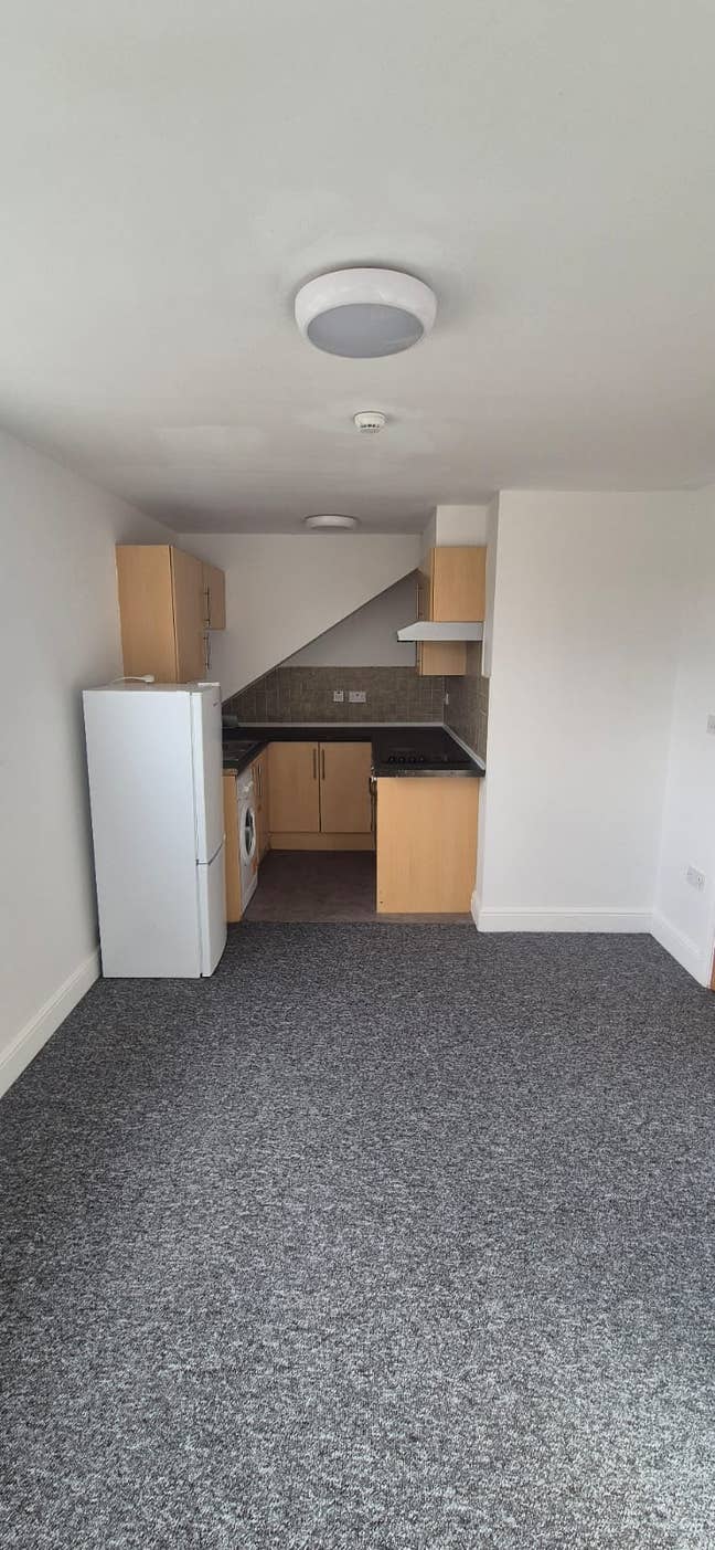 Cosy 2 bedroom flat to rent on Broadway Main Photo
