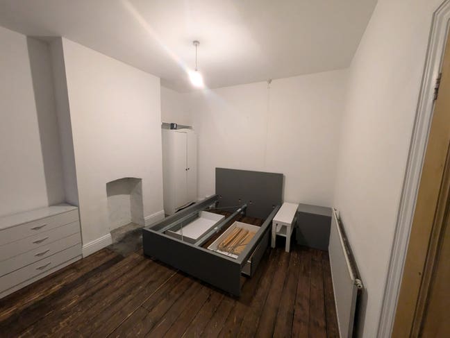 Double Room in Spacious Totterdown Townhouse Main Photo