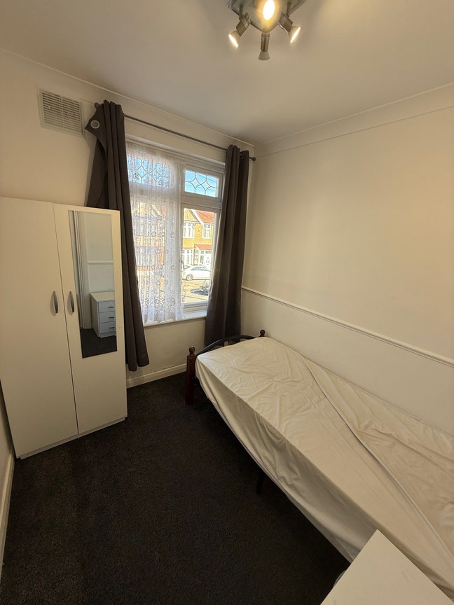 Double and single room available  Main Photo