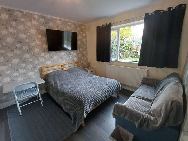 Nice clean double rooms Main Photo