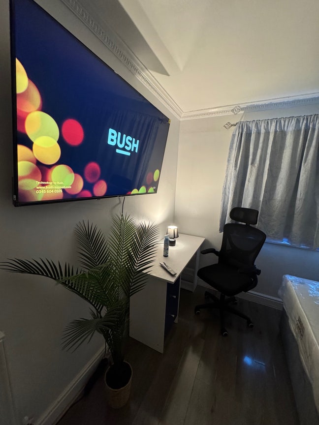 Modern & spacious comfortable double room!! Main Photo