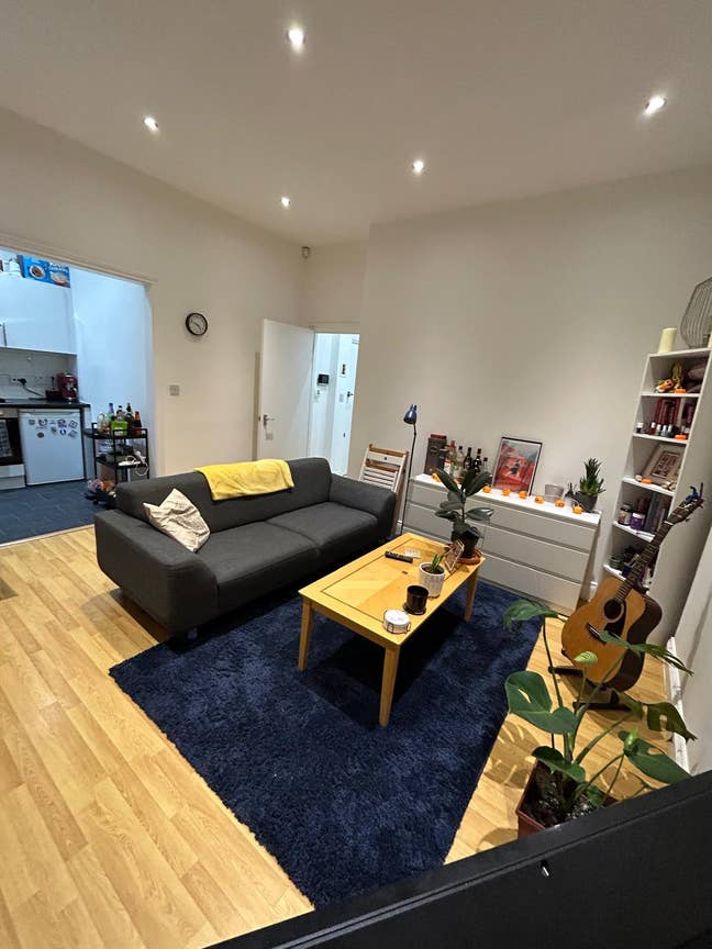 Cosy bedroom to rent in 2 bed flat Main Photo