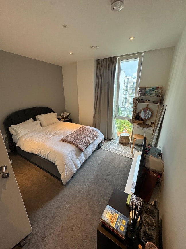 🌺 Ensuite Large room in modern East Village  Main Photo
