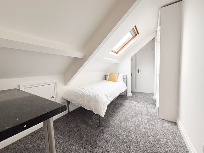7 bedroom recently refurbished ensuite Houseshare Main Photo