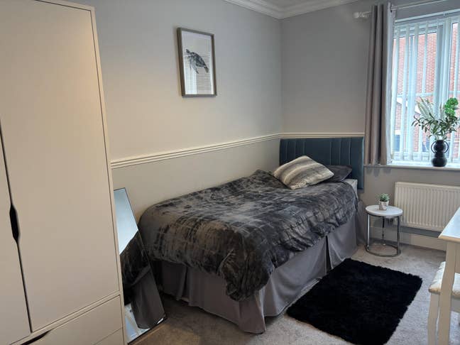 Single bedroom with your own bathroom  Main Photo