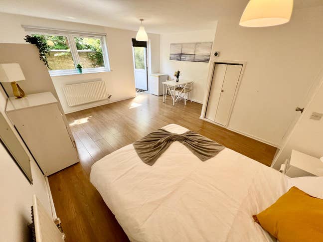 Huge Master Room with Private Terrace Main Photo
