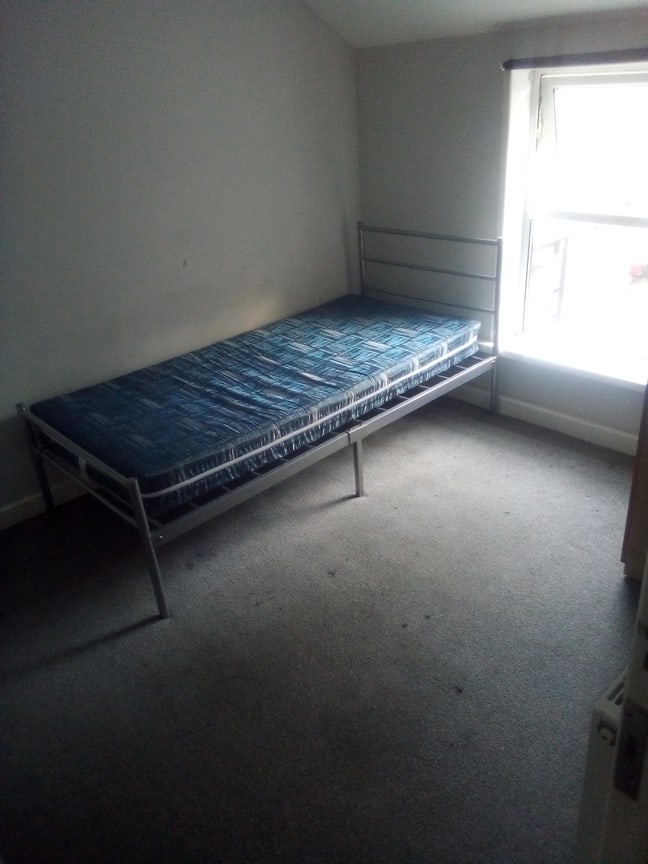 Room in a 2bedroom Main Photo