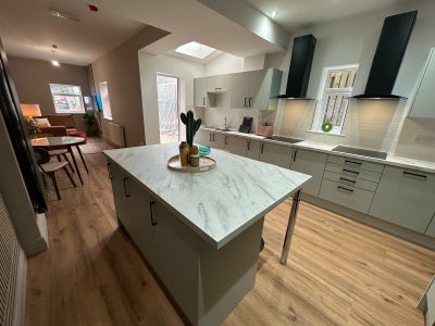 BRAND NEW Furnished Ensuite Rooms (HR20) Main Photo
