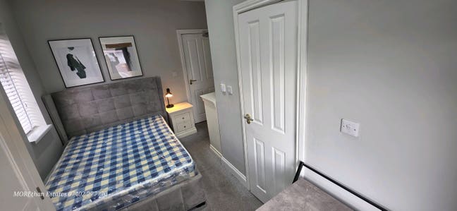 Bills Inc Rooms,near Eccles Salford, transport M60 Main Photo