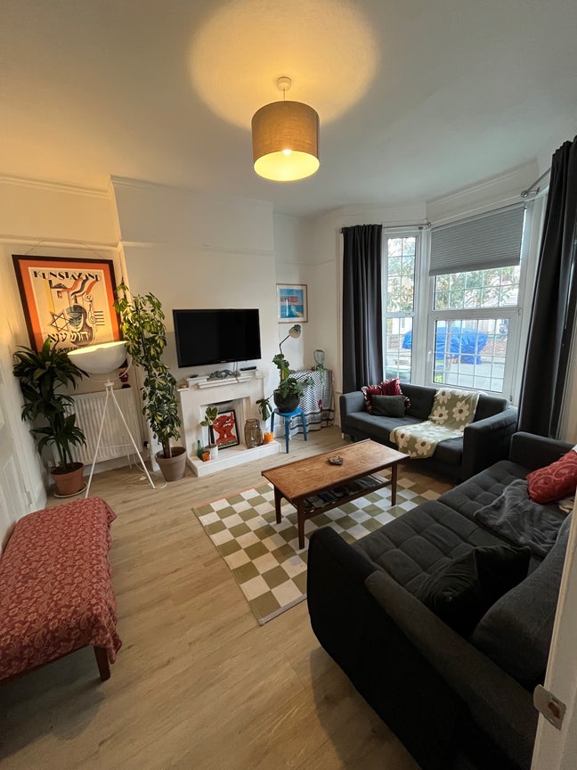 Room available in 4 bed home in SE London!  Main Photo