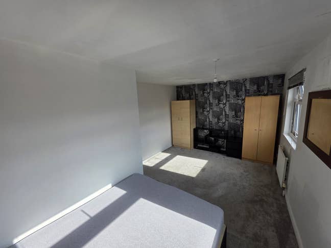 £700 King room bills included Hornchurch center  Main Photo