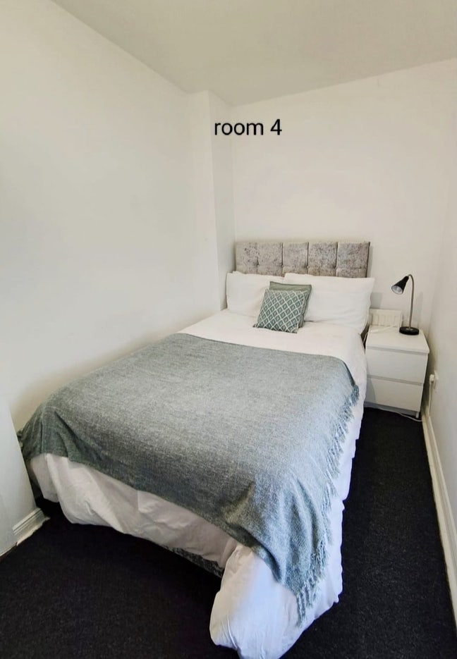 Room available on Olympia Drive Main Photo