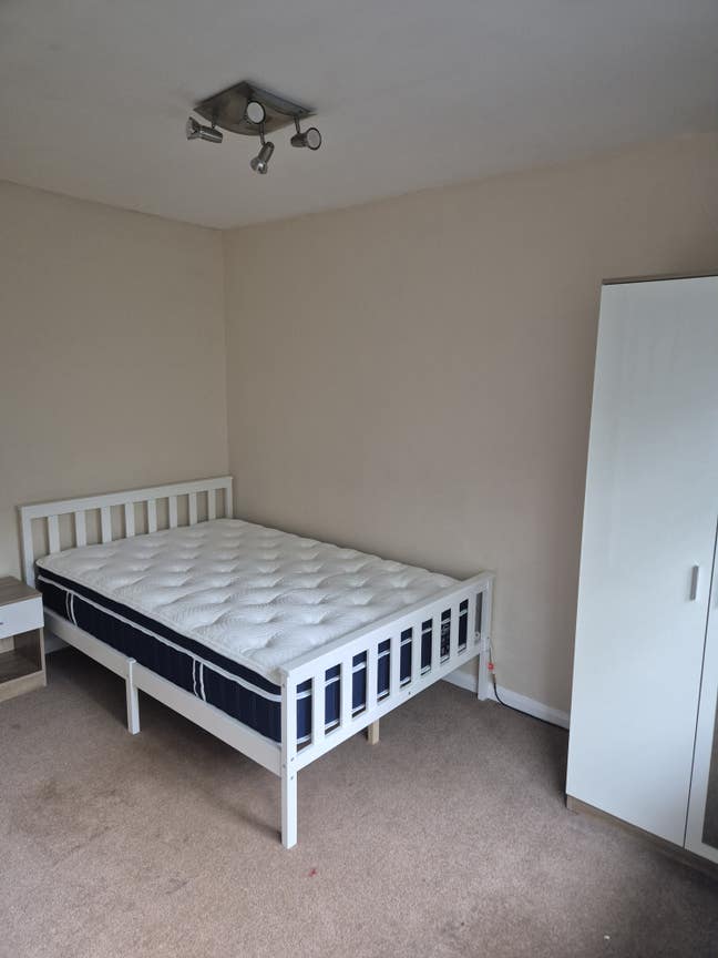 Small double room  Main Photo